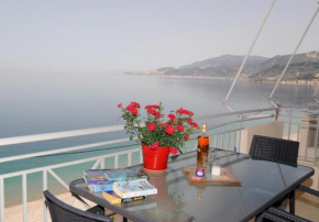 AKRATA SEAFRONT APARTMENTS